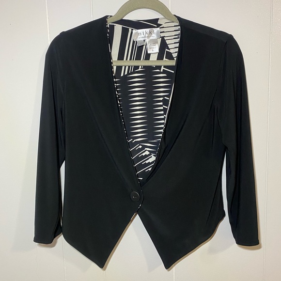 Women’s SM Nikki by Nikki Poulos top w/ button - Picture 1 of 7